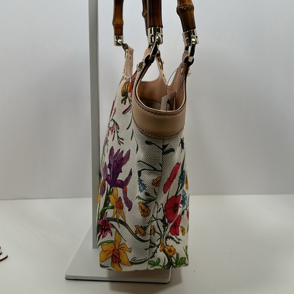 ⚡️SALE⚡️Authenticated GUCCI Flora Handbag with Bamboo Handles - Picture 5 of 15